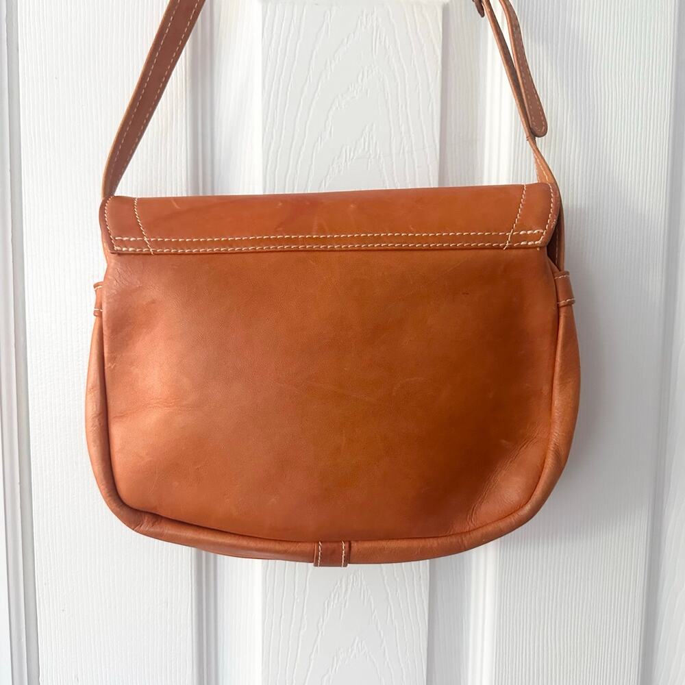 Anne Klein Tan Saddle Flap Over Turnlock Lion Embossed Shoulder Bag Vintage 80s - Picture 5 of 8